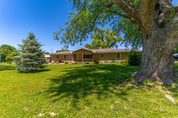Property Photo:  414 E Walnut Street  IN 47665 