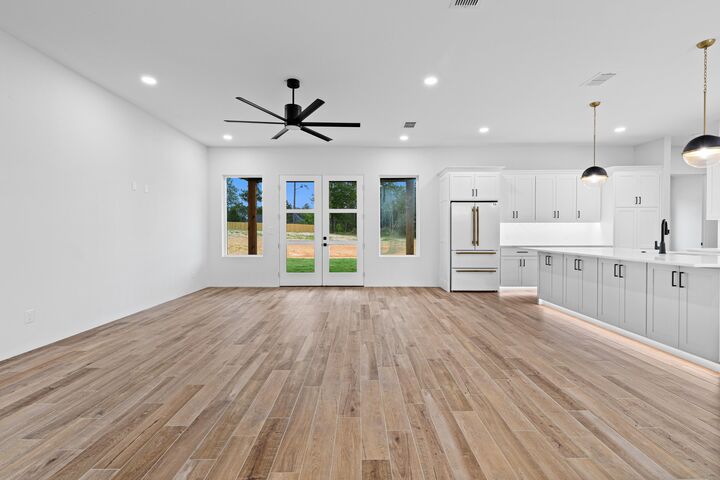 Property Photo:  230 Cottonwood  TX 75605 