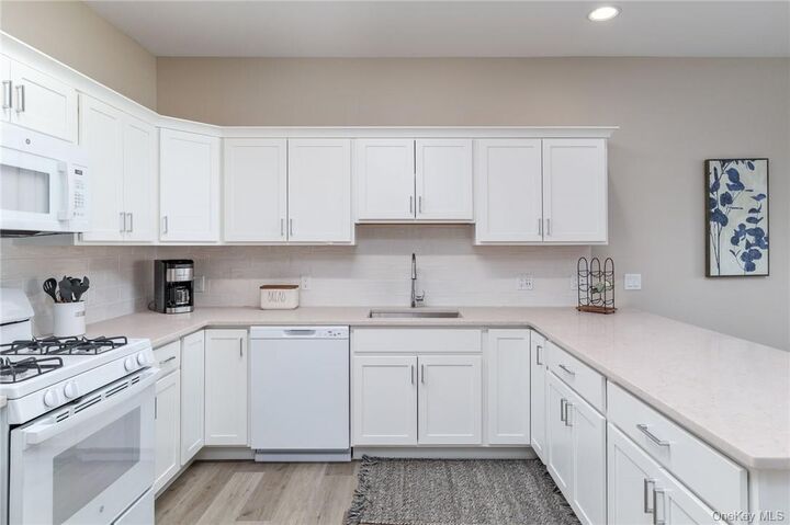 Property Photo:  6 N Midland Avenue 101  NY 10960 