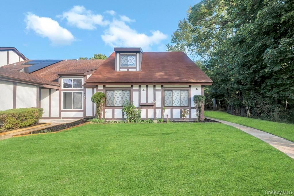 Property Photo:  6 Amesworth Court  NY 11953 