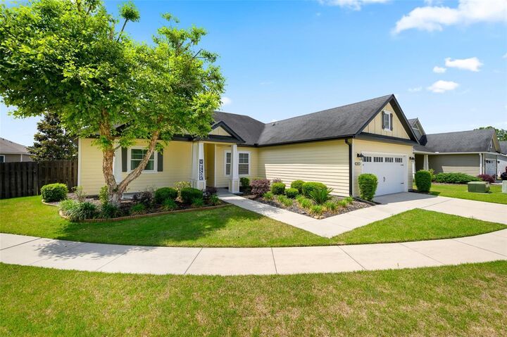 Property Photo:  19033 NW 166th Avenue  FL 32643 