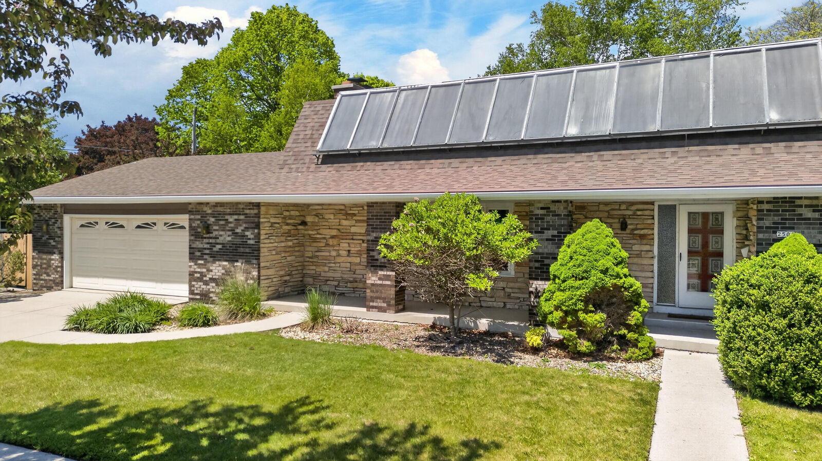 Property Photo: 2506 Geele Ave WI 53083