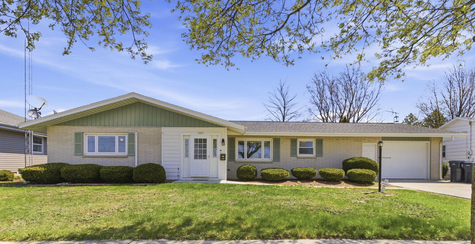 Property Photo: 1409 S 26th St WI 54220