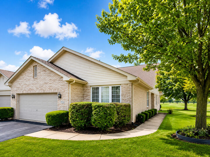 Property Photo:  