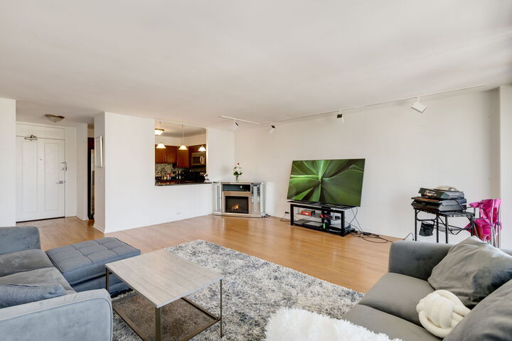 Property Photo:  
