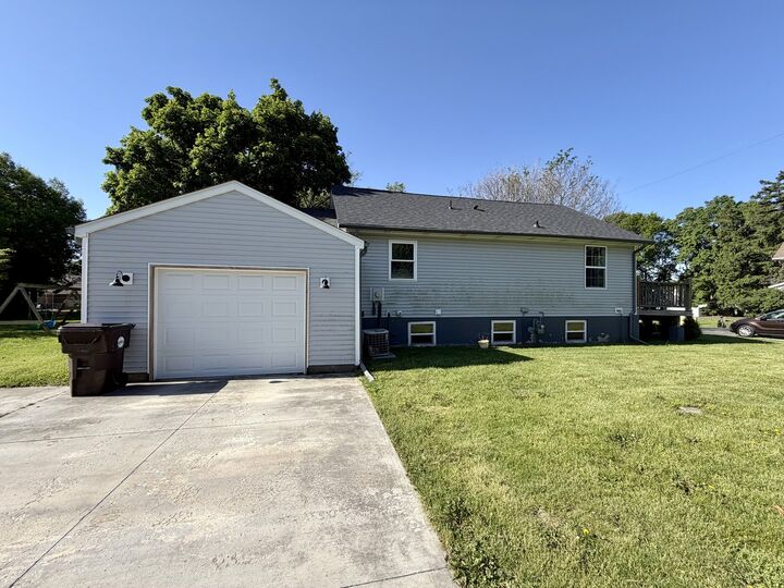 Property Photo: 709 N Mill Street IL 61752