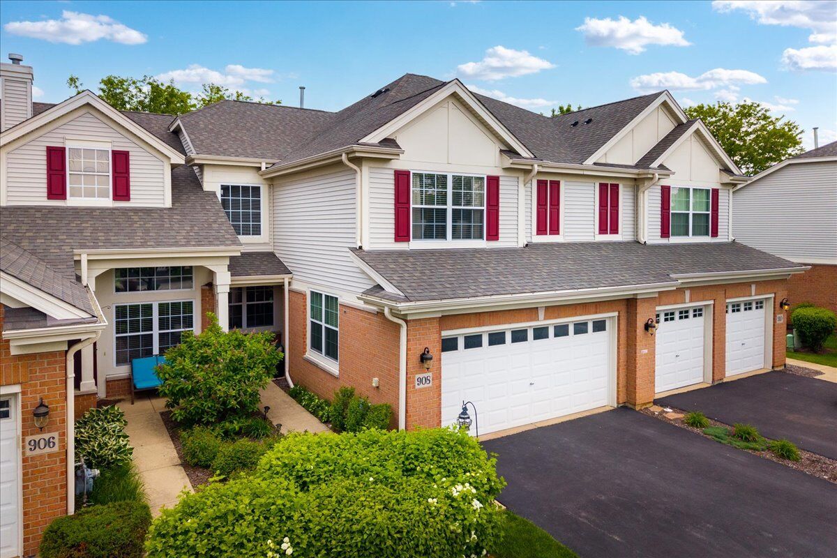 Property Photo:  908 Winners Cup Court  IL 60564 