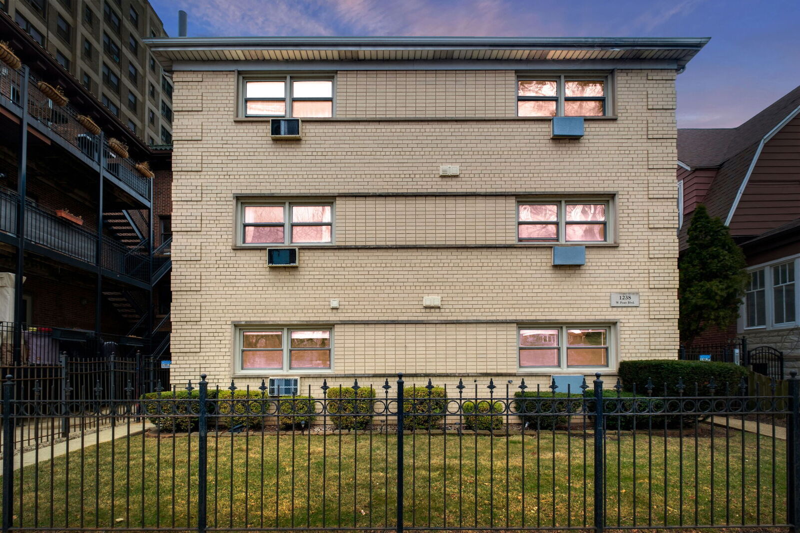 Property Photo:  