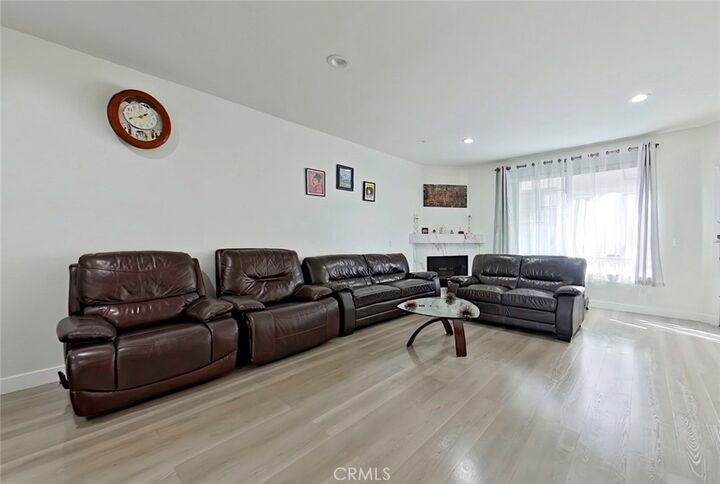 Property Photo:  18347 Saticoy Street 6  CA 91335 