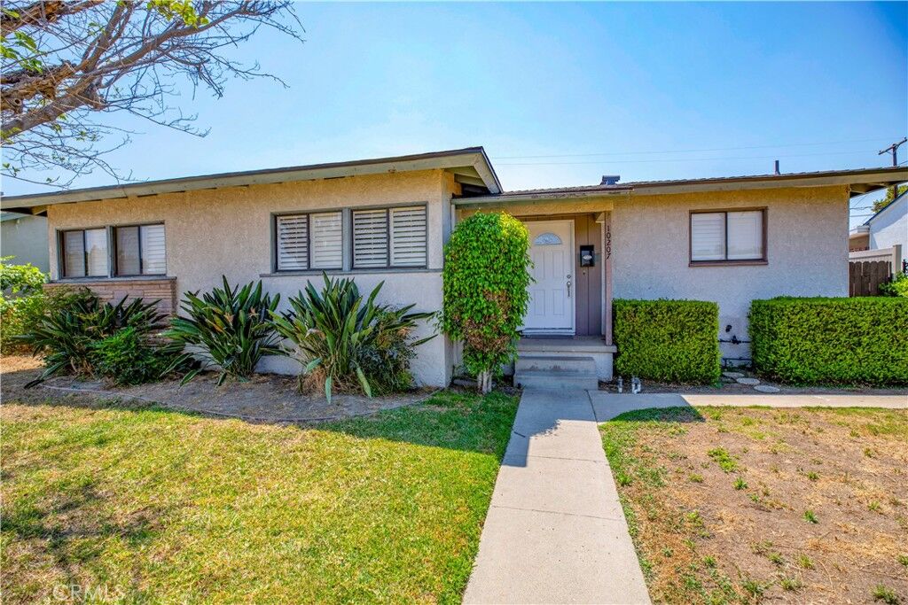Property Photo: 10207 Collett Ave CA 91343