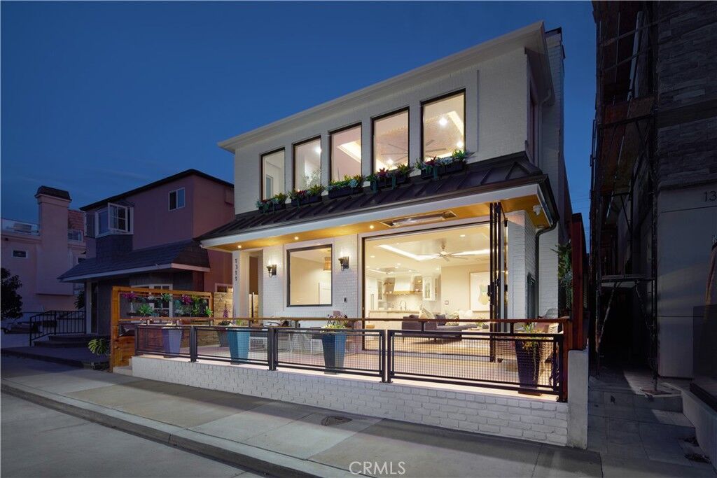 Property Photo:  1311 W Bay Avenue  CA 92661 