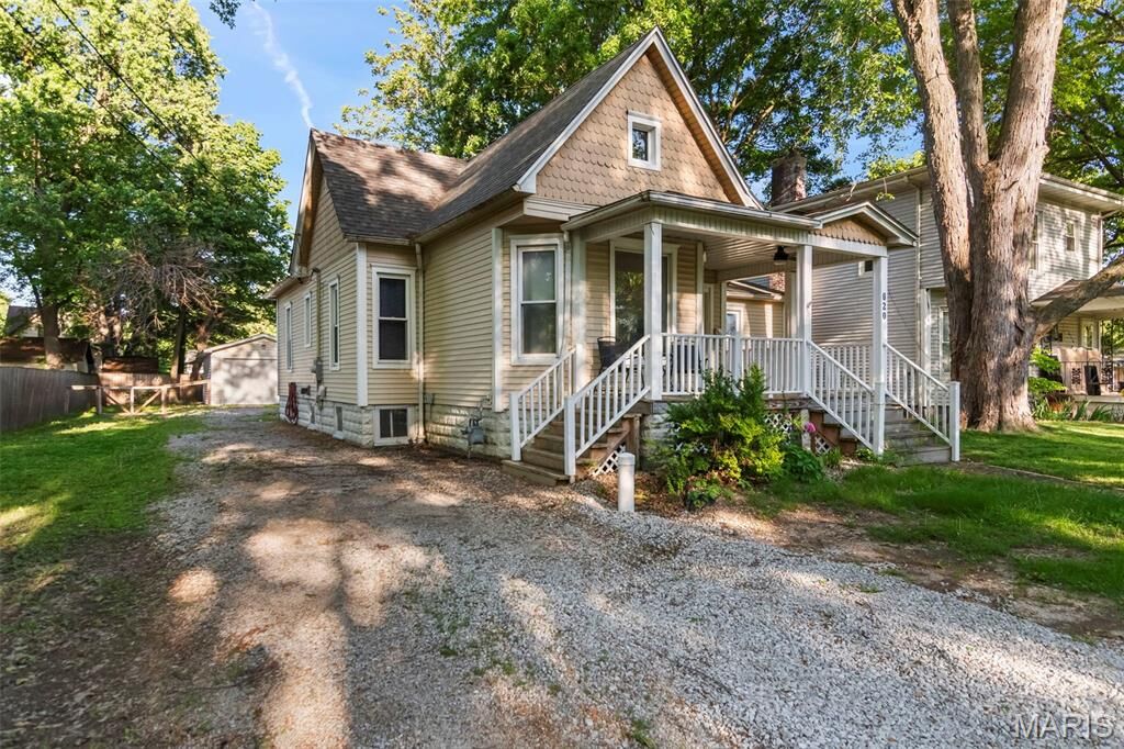 Property Photo: 620 N Walnut Street IL 62056