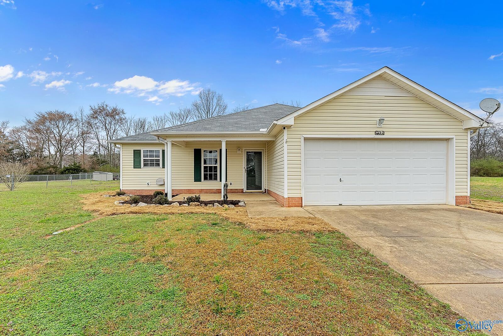 Property Photo:  334 Earnhardt Drive  AL 35761 