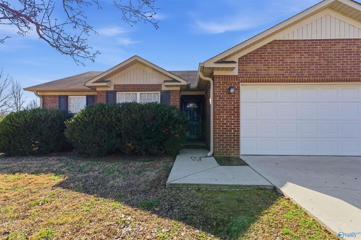 Property Photo:  104 Bataleur Court  AL 35811 