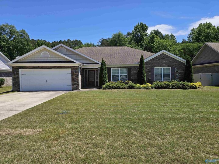 Property Photo:  400 Dominion Drive SE  AL 35640 