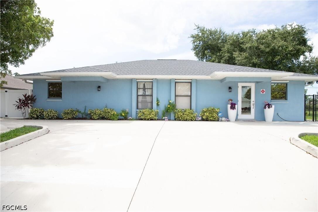 Property Photo:  2826 Santa Barbara Boulevard  FL 33914 