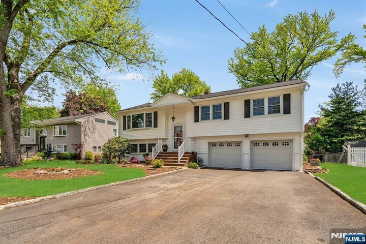 Property Photo:  98 Vassar Drive  NJ 07652 