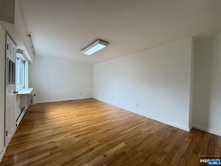 Property Photo:  333 Grand Avenue 2R  NJ 07650 