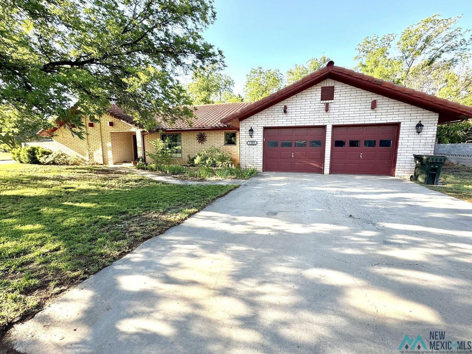 Property Photo:  1305 S Country Club Circle  NM 88220 