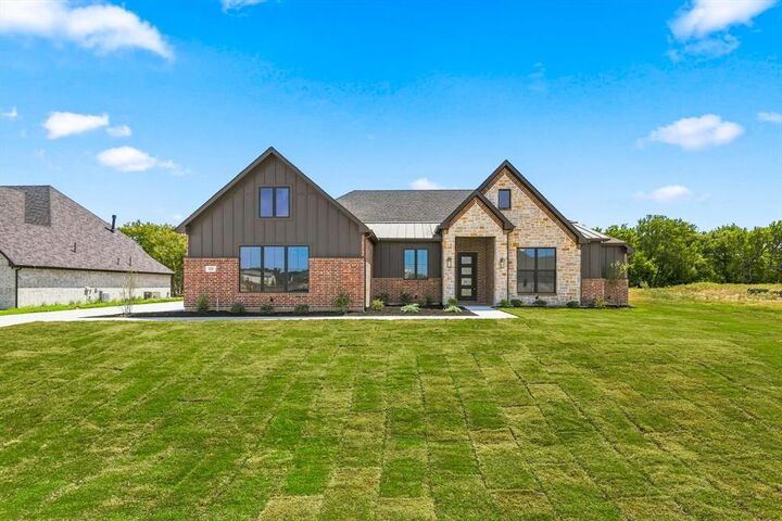 Property Photo:  224 Stuart Street  TX 76073 