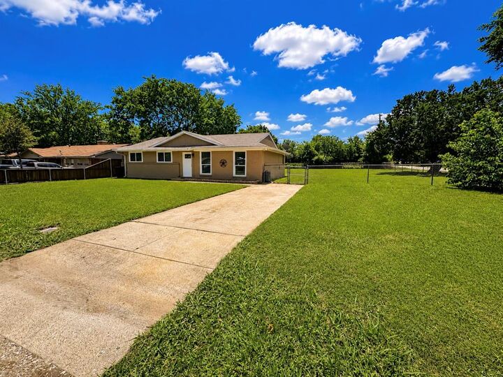 Property Photo:  730 Rolling Ridge Lane  TX 75116 
