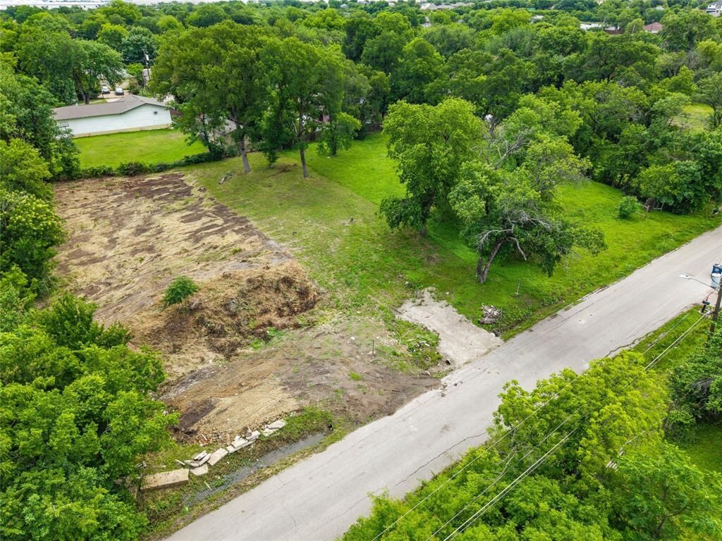 Property Photo:  2434 Tallyho Lane  TX 75212 