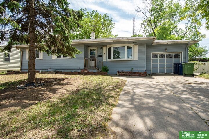Property Photo:  1227 Bellaire Boulevard  NE 68005 