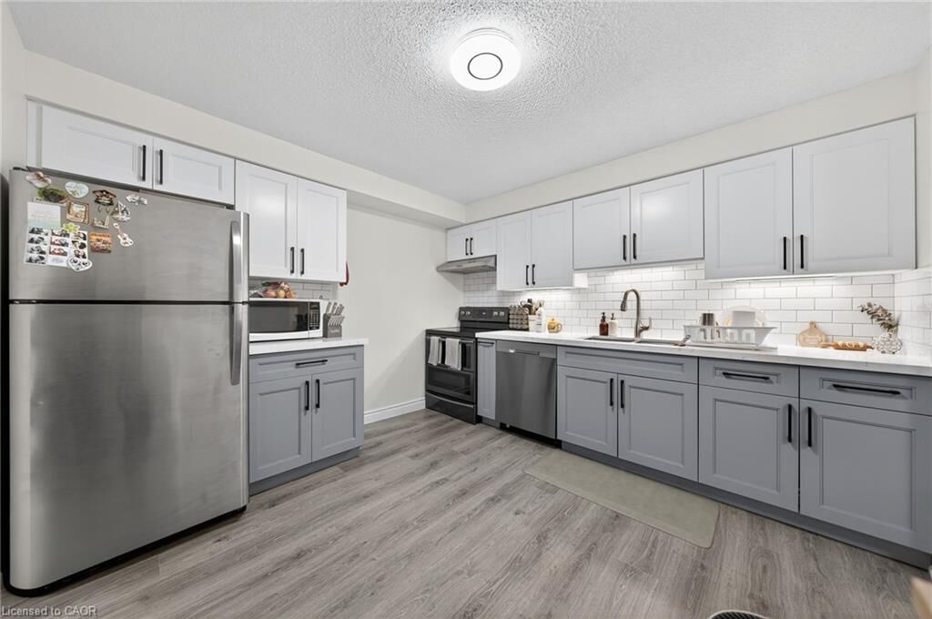Property Photo:  55 Green Valley Drive 1504  ON N2P 1Z6 