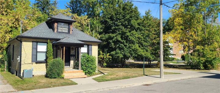 Property Photo:  2 Esson Street  ON N2M 2T9 