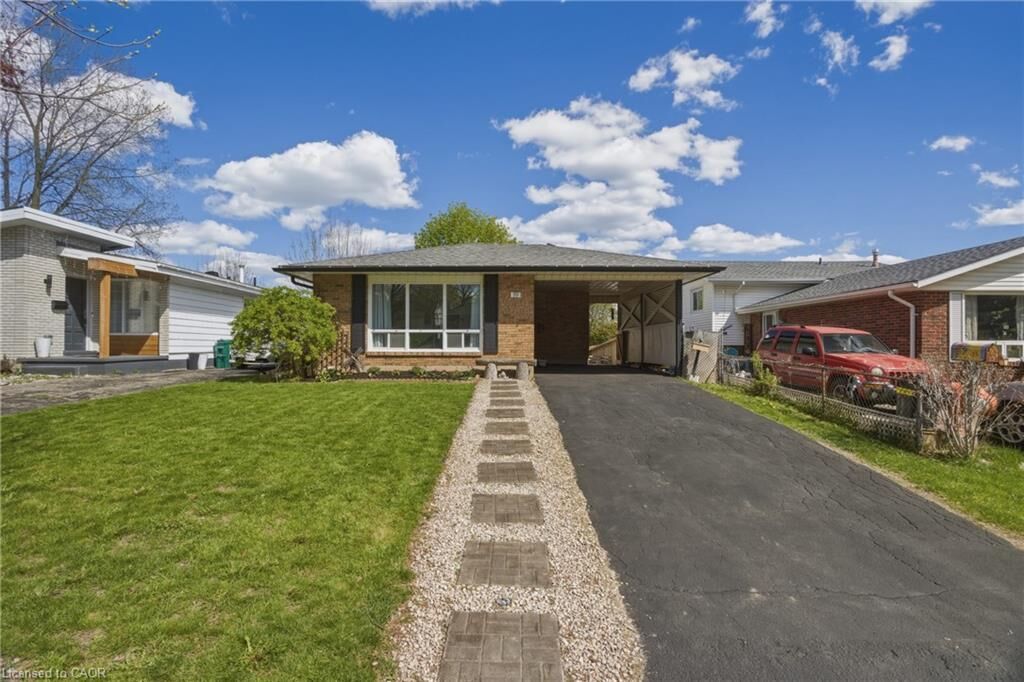 Property Photo:  19 Greendale Crescent  ON N2A 2R5 