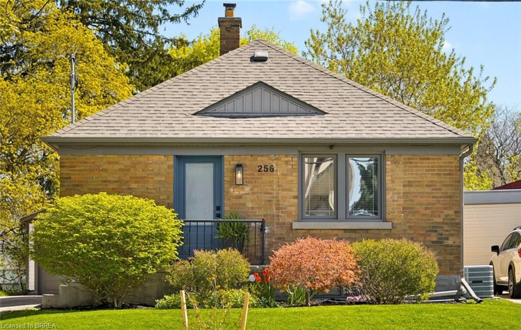Property Photo:  256 Bowman Street  ON N2J 1W5 