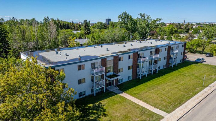 Property Photo:  9807 108 Avenue 105  AB T8V 1N5 