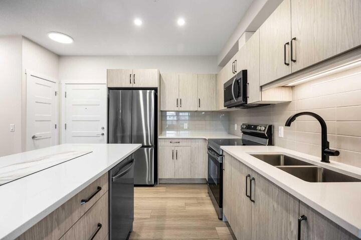Property Photo:  81 Arbour Lake View NW 1107  AB T3G 0H4 