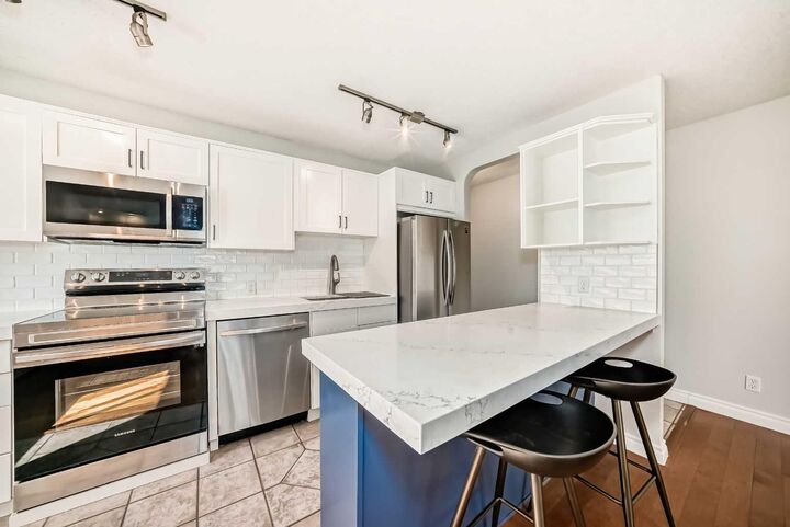 Property Photo:  835 18 Avenue SW 303  AB T2T 0G9 