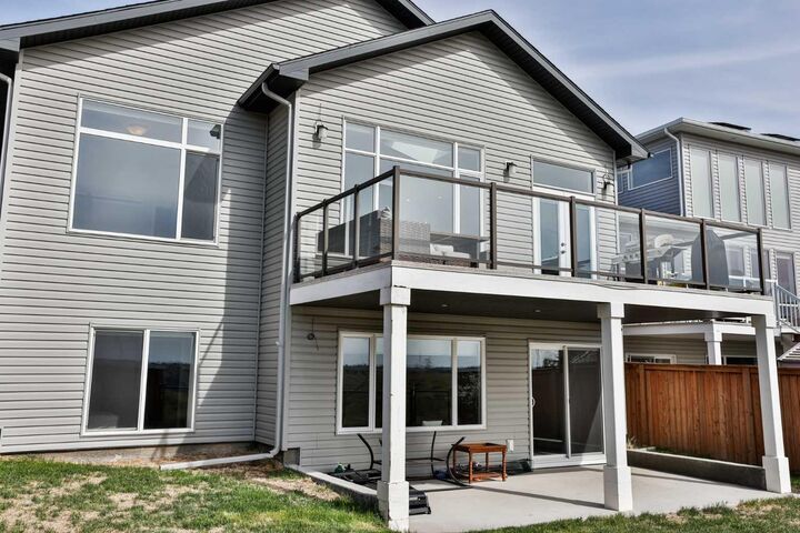 Property Photo:  914 Maydell Palmer Vista N  AB T1H 7B7 