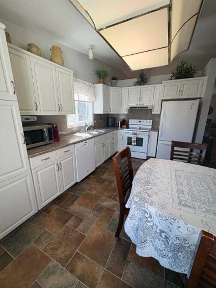 Property Photo:  180 Park Drive 15  AB T7S 1S5 