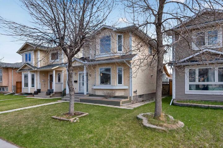 Property Photo:  35 Erin Green Place SE  AB T2B 3C2 