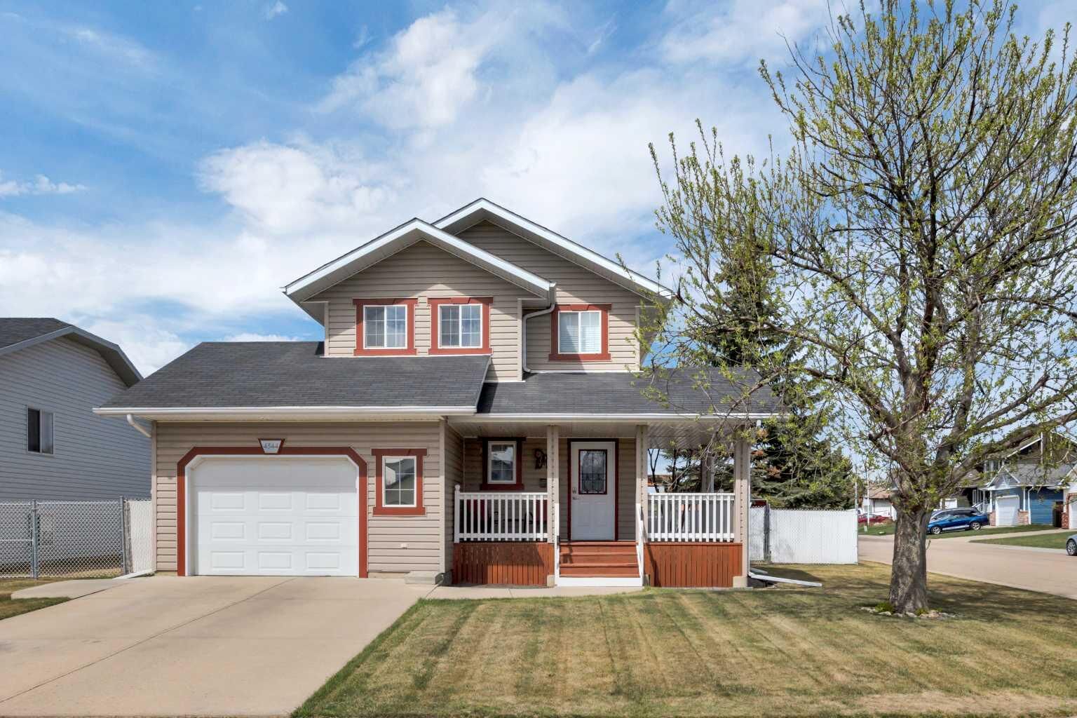 Property Photo:  4344 60A Avenue Crescent  AB T4G 1L2 