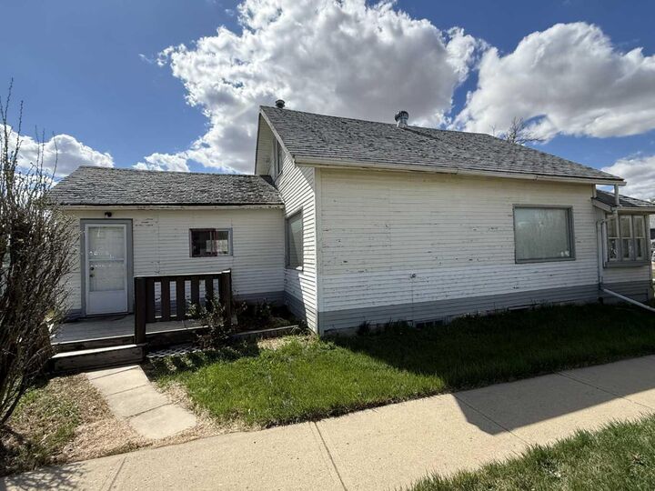 Property Photo:  113 5 Avenue E  AB T0J 1P0 