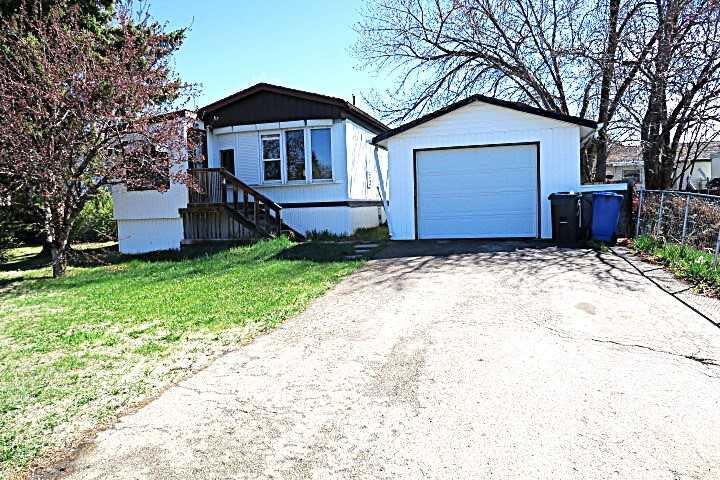 Property Photo:  4 21A St Close  AB T0M 0K0 