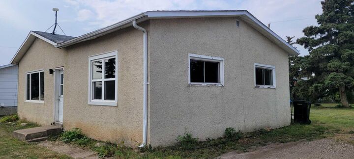 Property Photo:  10304 114 Street  AB T0H 1L0 
