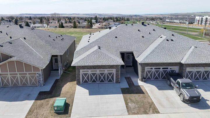 Property Photo:  31 Wolf Crescent  AB T1S 5V1 