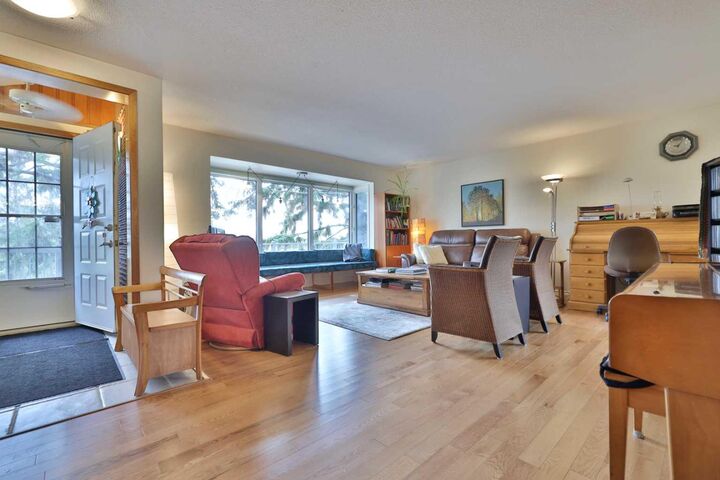 Property Photo:  4404 52 Street  AB T4V 1T7 