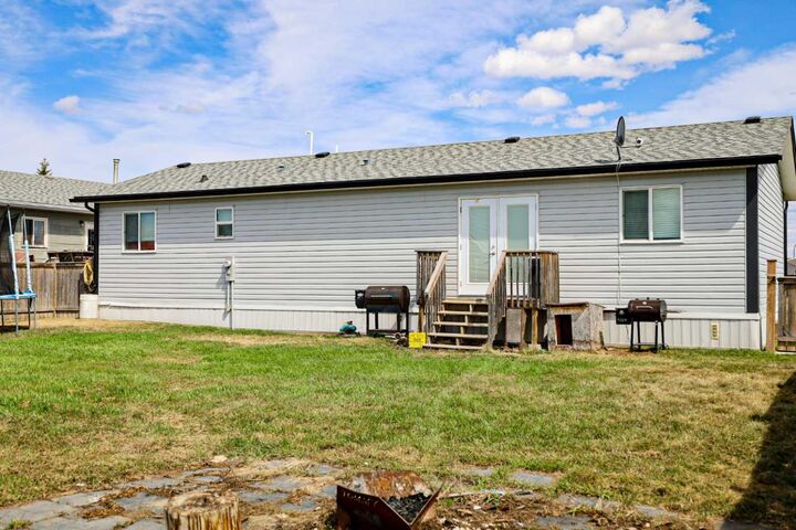 Property Photo:  9718 103 Street  AB T0H 2B0 