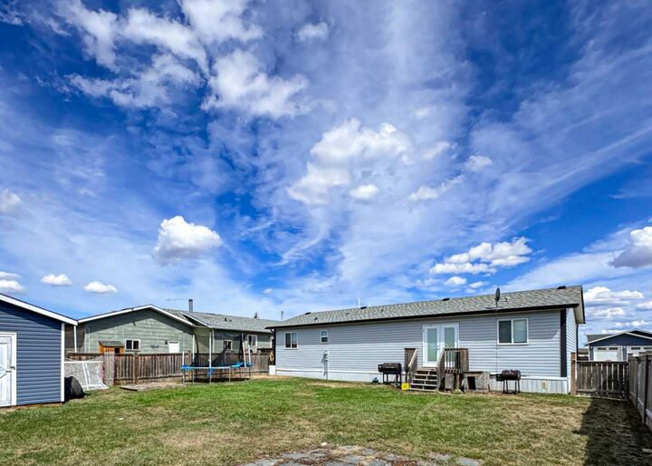 Property Photo: 9718 103 Street AB T0H 2B0