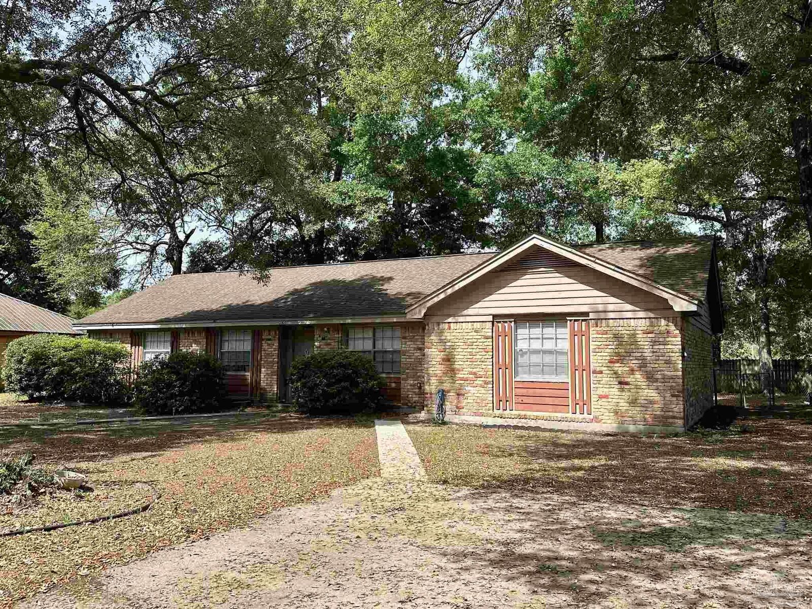 Property Photo:  5185 Hilltop Dr  FL 32570 