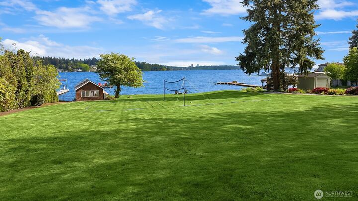 Property Photo: 8625 NE Juanita Drive WA 98034