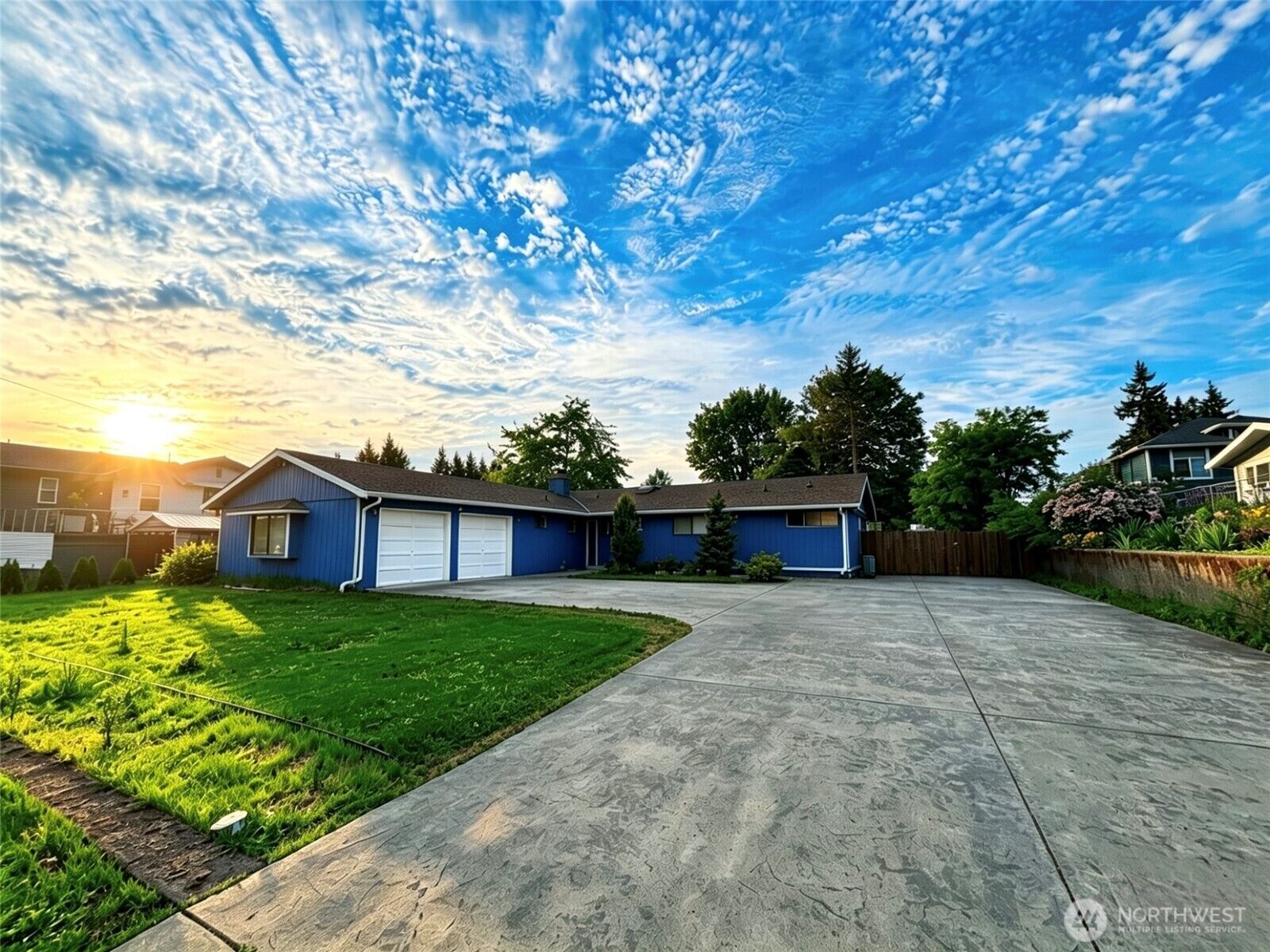 Property Photo:  1836 NE 16th Street  WA 98056 