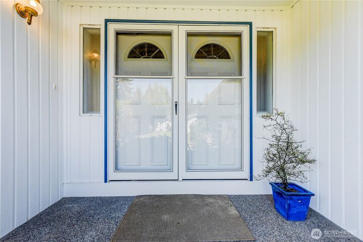Property Photo:  1301 S 236th Place  WA 98198 
