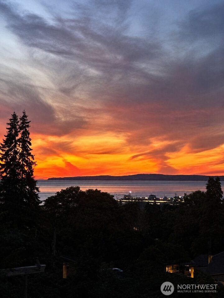 Property Photo: 1020 5th Avenue S 7 WA 98020